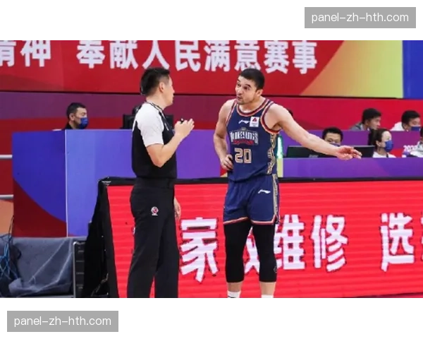 赛后更衣室，西热力江为同曦队员播放比赛剪辑至深夜